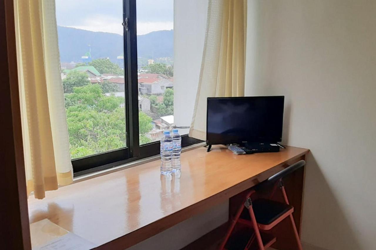 Reddoorz Plus @ Bitung City Center Экстерьер фото