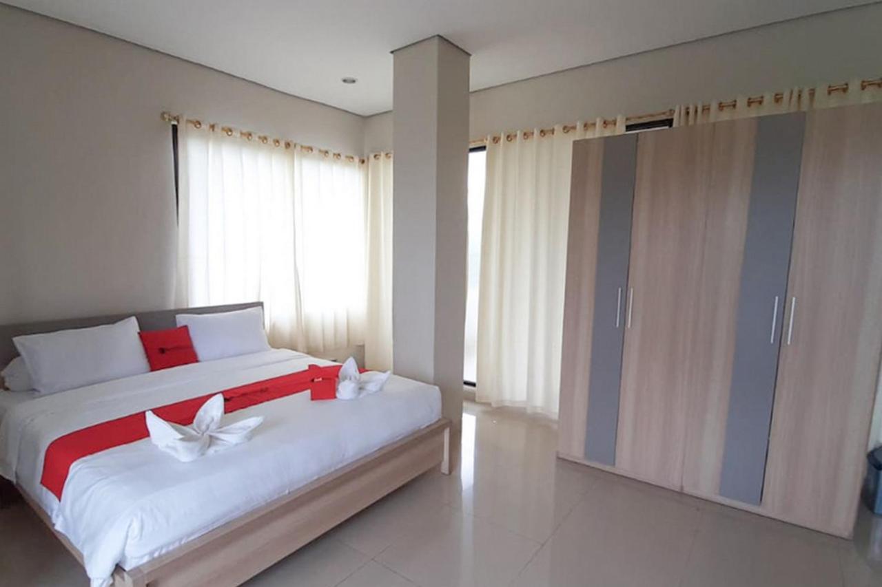 Reddoorz Plus @ Bitung City Center Экстерьер фото